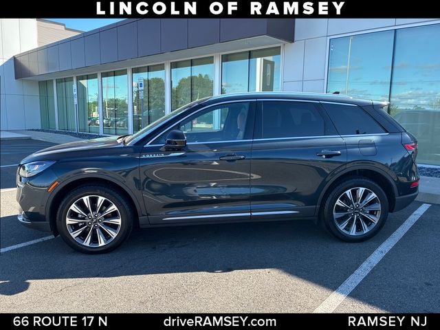 2022 Lincoln Corsair — side profile view